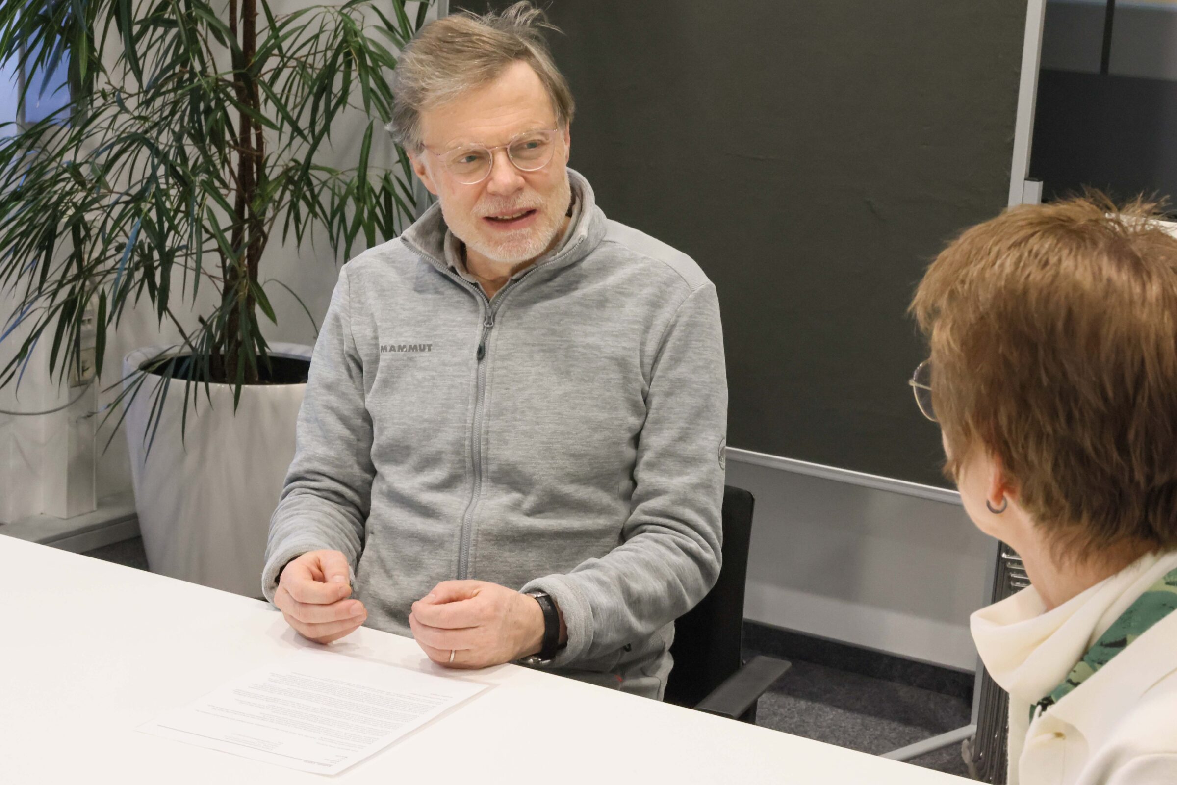 Aktivsenioren: Beratungssituation mit Dr. Arne Schäffler.