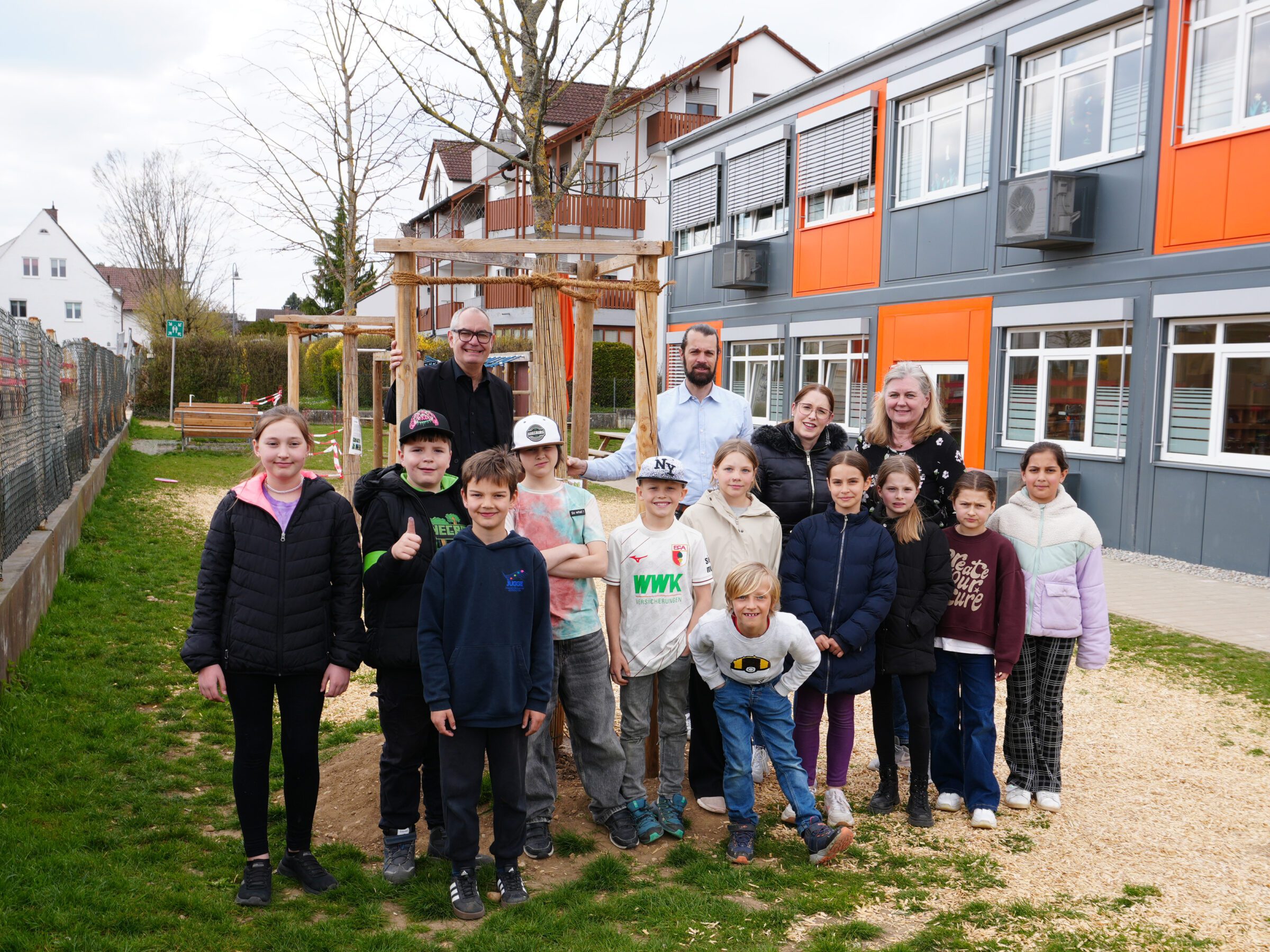 Vier Bäume für die Mittagsbetreuung der Pestalozzi-Grundschule in Gersthofen.