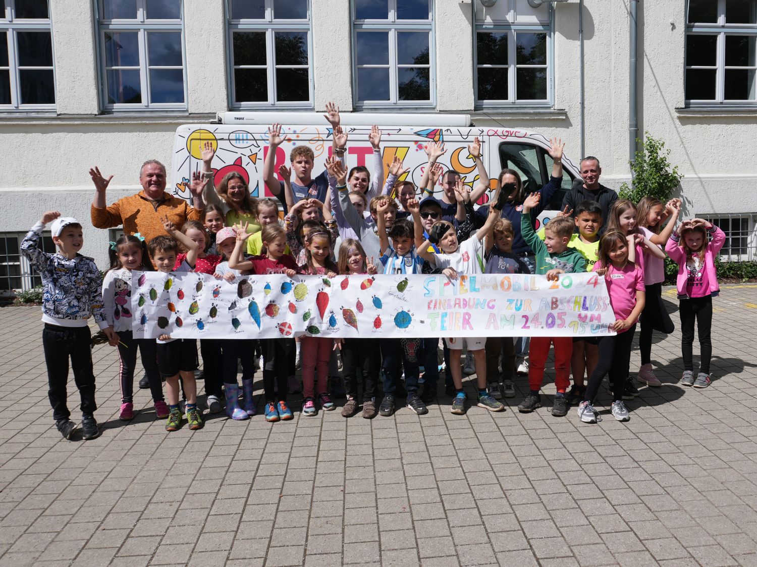 Das Spielmobil des Kreisjugendrings Augsburg-Land sorgte bereits in den vergangenen Jahren in Gersthofen für gute Unterhaltung auf dem Gelände der Pestalozzi-Grundschule.