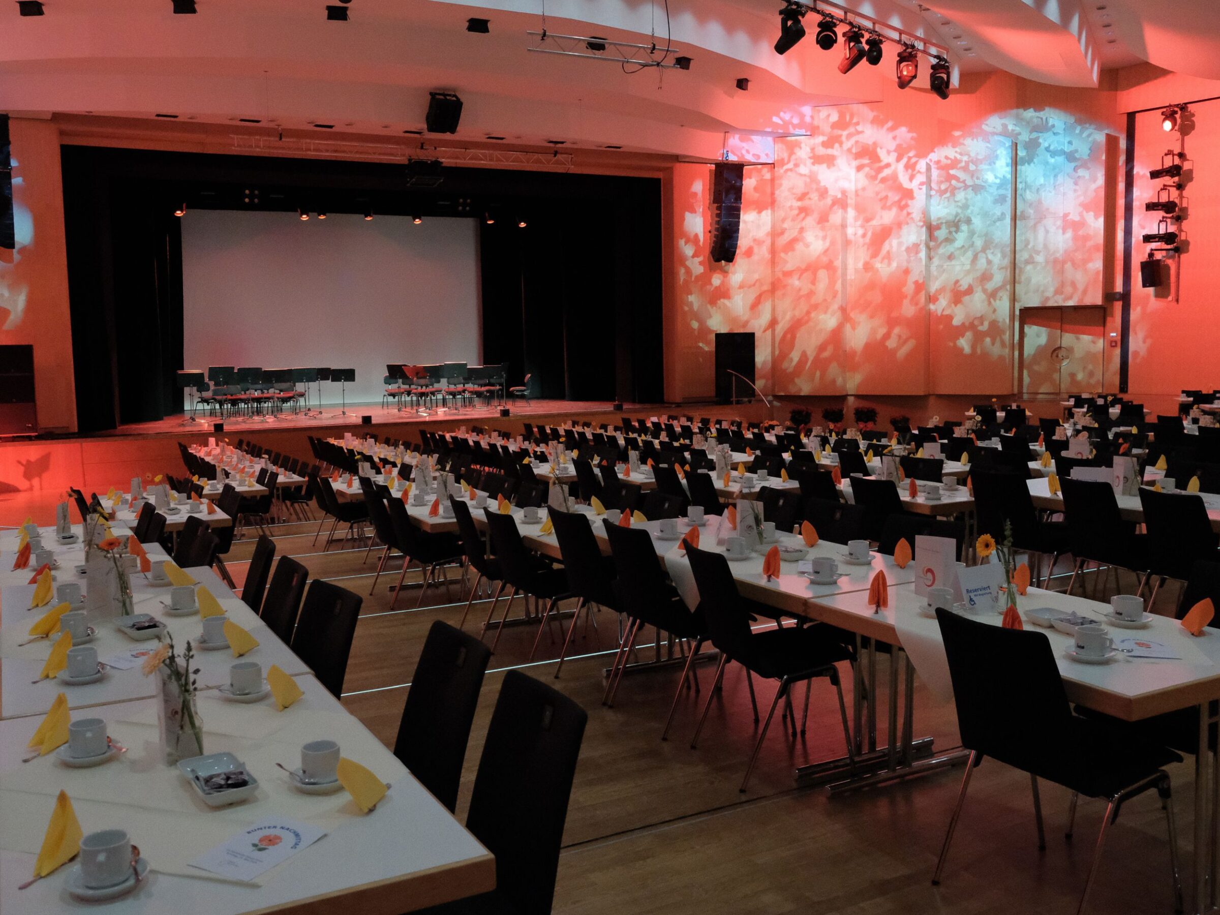 Der Bunte Nachmittag für Seniorinnen und Senioren in Gersthofen.