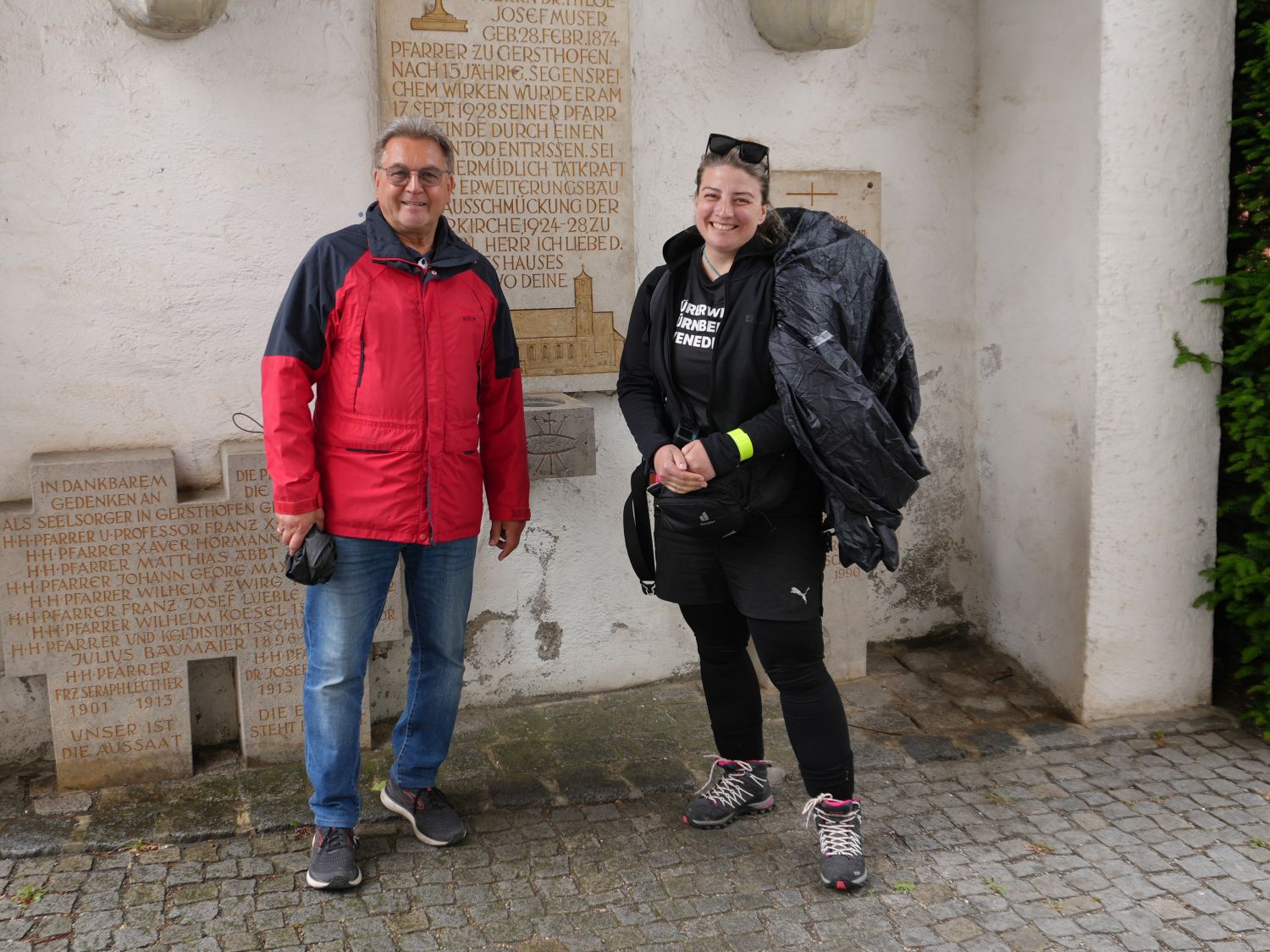 Bogi Nagy verbindet mit einer außergewöhnliche Wanderung Kunst, Geschichte und ihre persönliche Leidenschaft und besucht dabei Gersthofen.