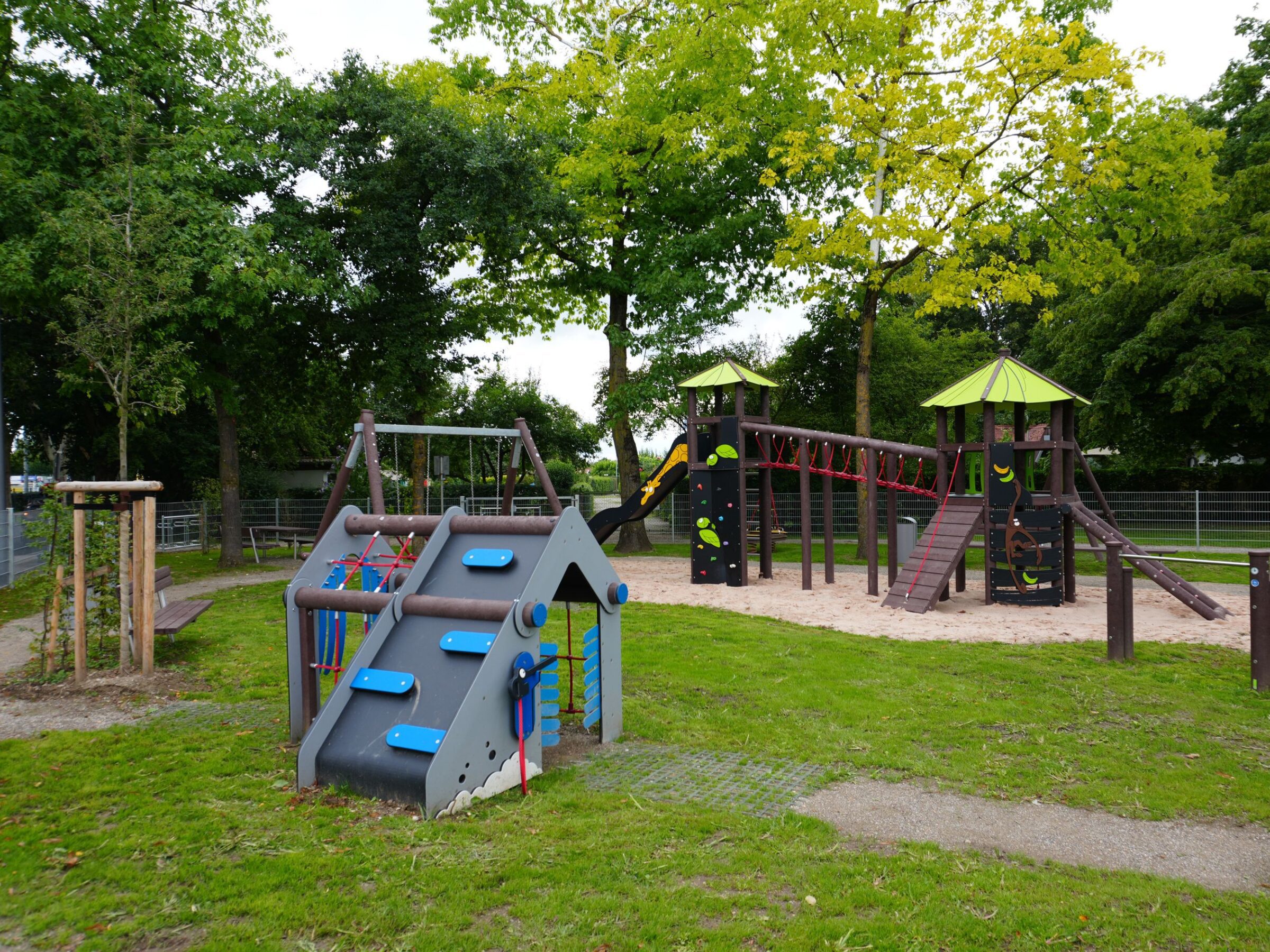 Hier der Spielplatz am Laubenweg.