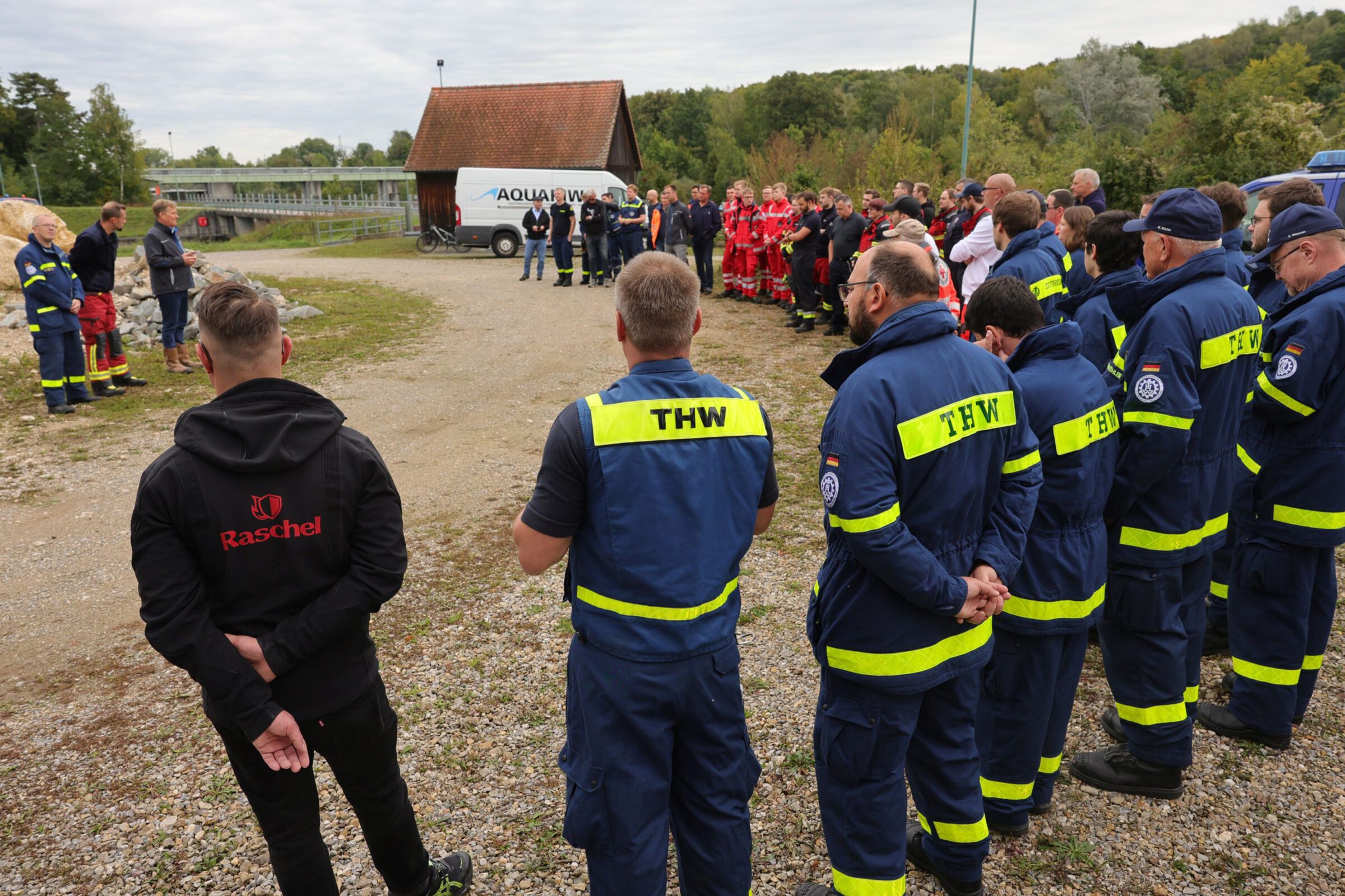 Am 13. September 2025 fand auf dem Gelände der LEW in der Nähe des Lechwehrs in Gersthofen eine Hochwasserkrisenübung statt.