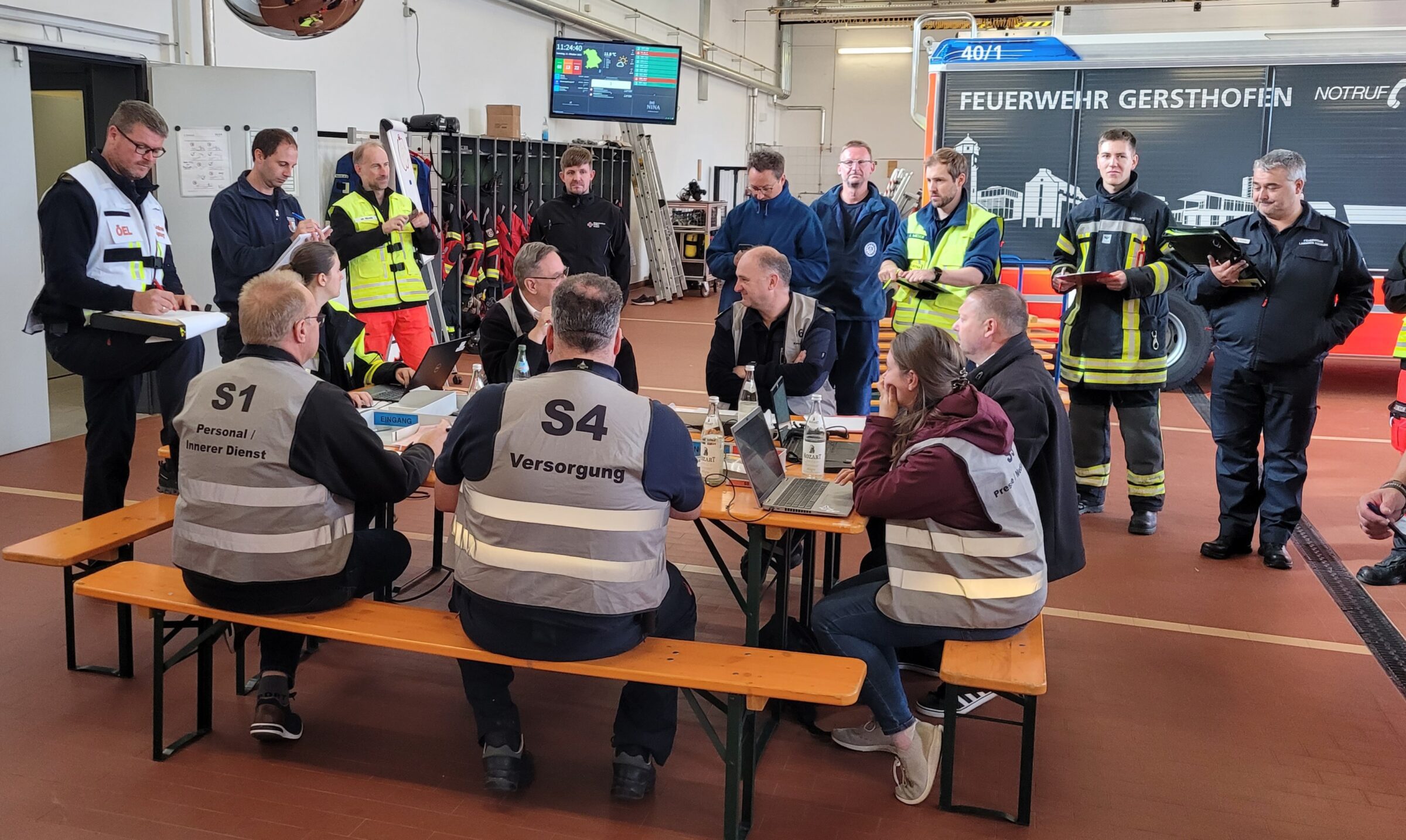 Im Landkreis Augsburg fand im Oktober 2025 eine umfangreiche Katastrophenschutzübung mit vielen Beteiligten statt.