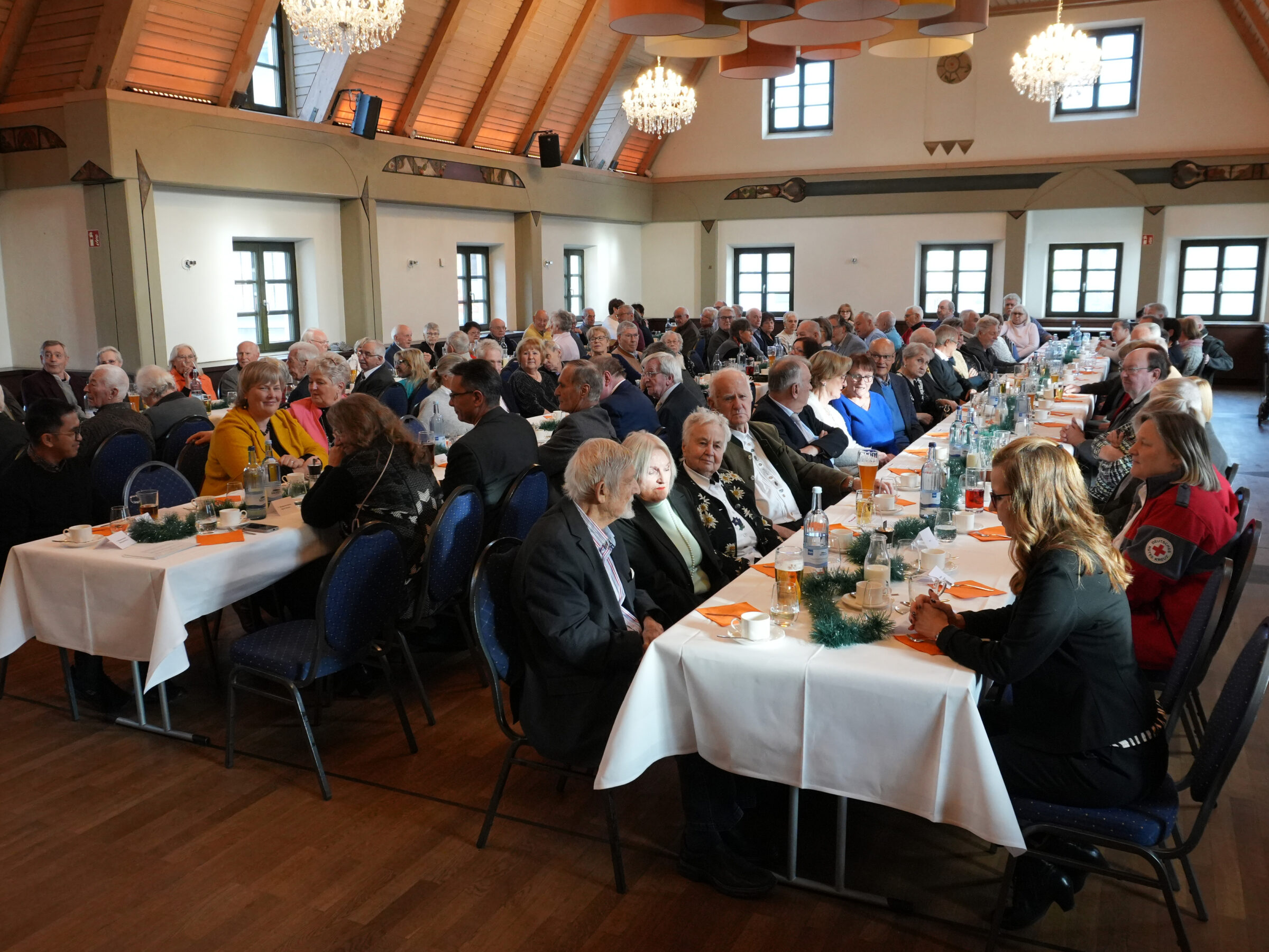 Feier der Jubelpaare im Wirtshaus Strasser in Gersthofen – rund 50 Paare blicken auf beeindruckende Ehejubiläen zurück.