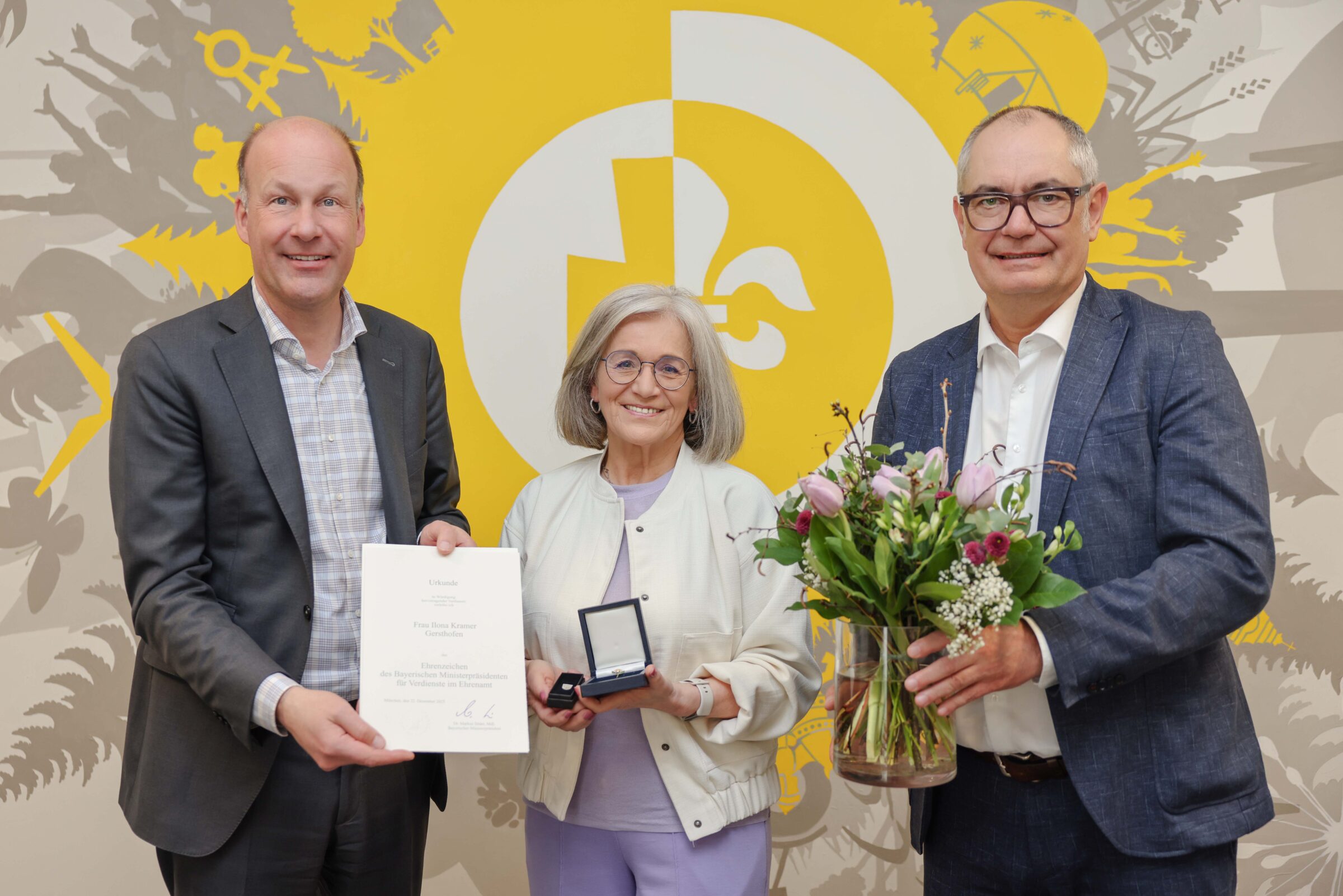 Ilona Kramer erhält Ehrenzeichen des Bayerischen Ministerpräsidenten.