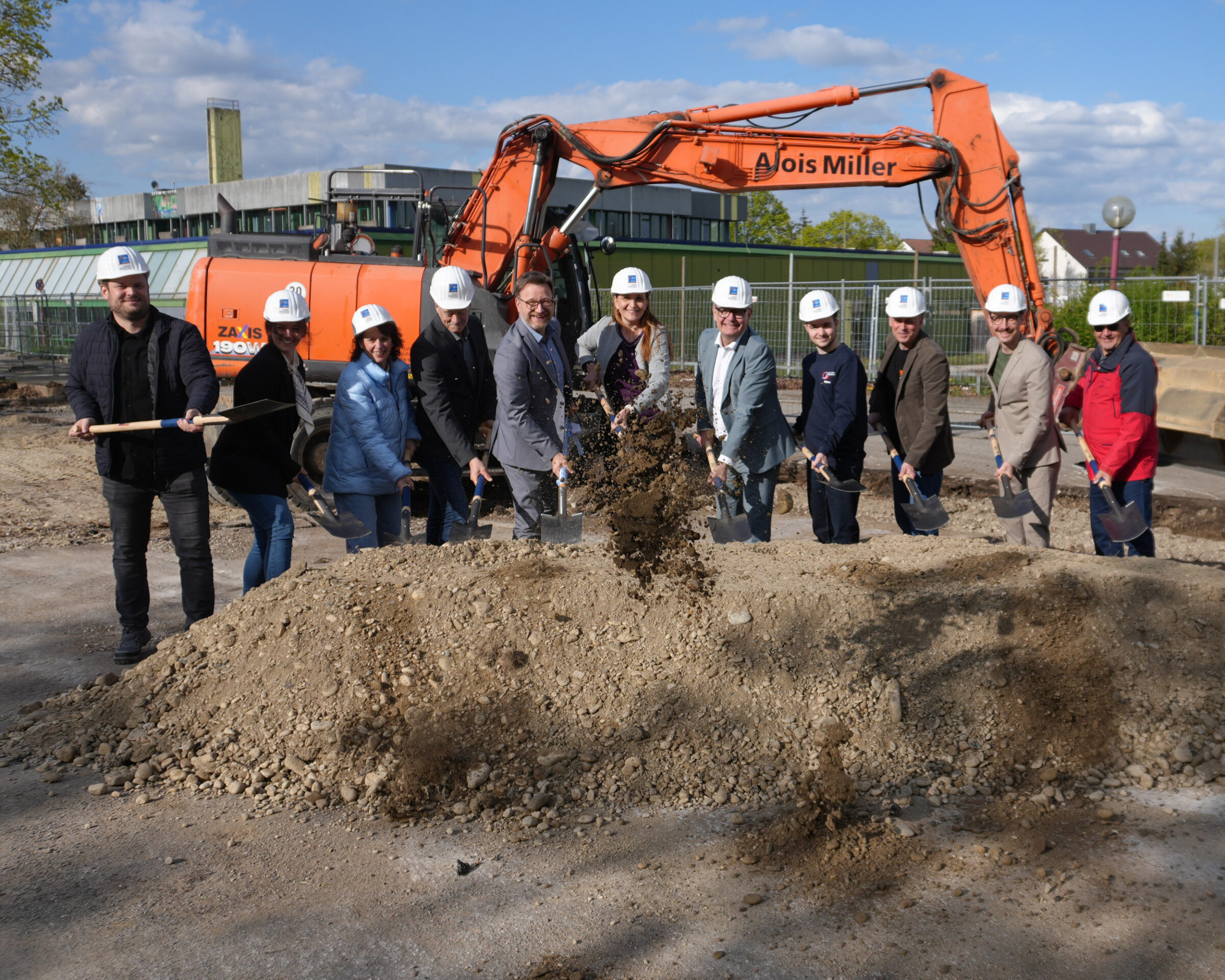 Spatenstich für neues Jugendzentrum der Stadt Gersthofen.
